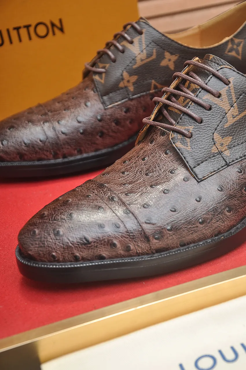 Men's men's shoes 💰500💶 [LV] (original single cowhide lining) 🍀LV's latest genuine leather business suit shoes are launched simultaneously on the official website. The first-layer cowhide imported from Italy is made of heavy gold, 💥official website 1:1 rubber outsole. Versatile to wear, high-end without losing class, and the color combination is extraordinary. This four-season style is alluring when worn on your feet, showing off your big-name flair. Standard code 38-45 (45 customized)